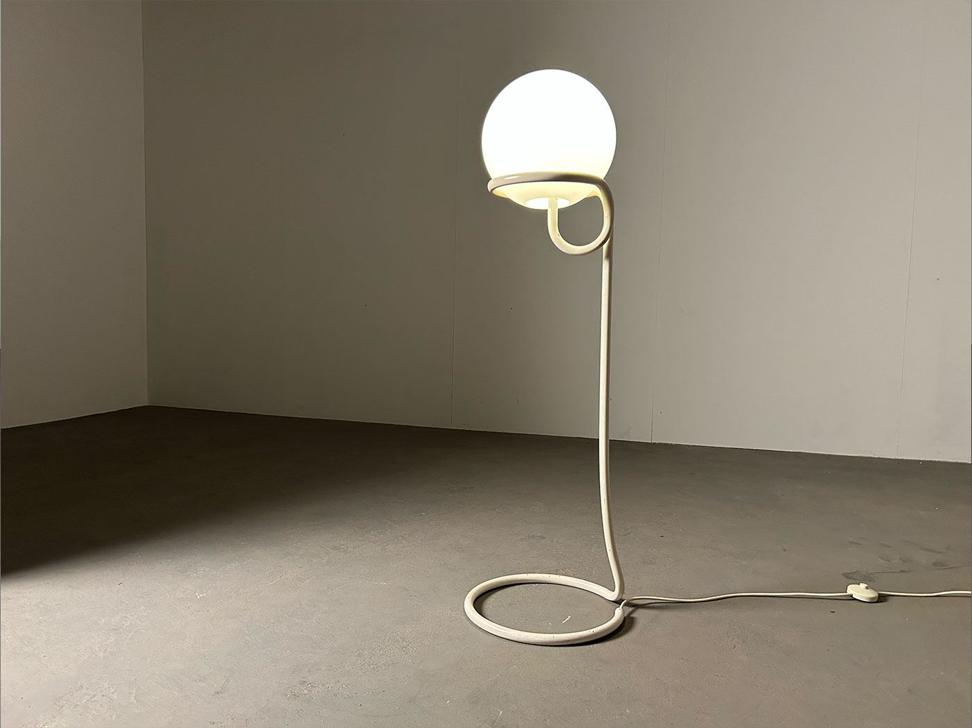 Globelamp — A. v.d. Nieuwelaar — foto 1